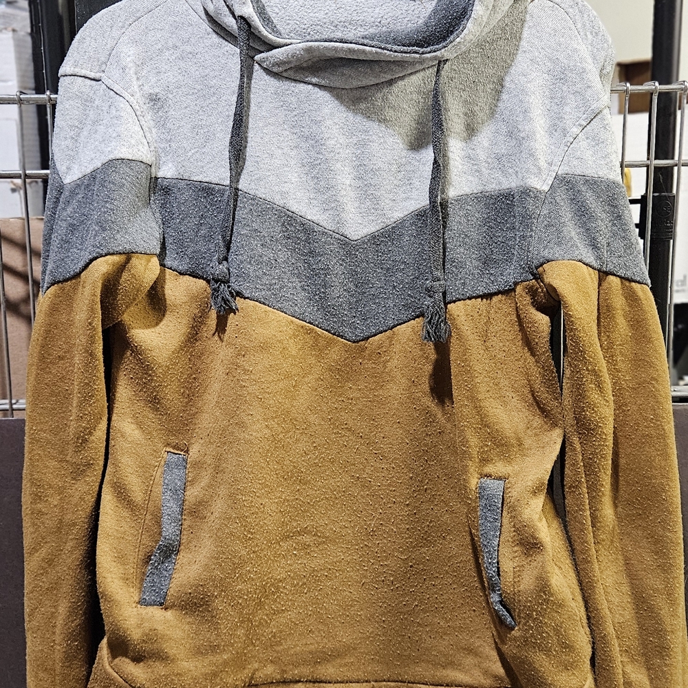 Vogue Tri-Tone Hoodie w/ Separate Pockets